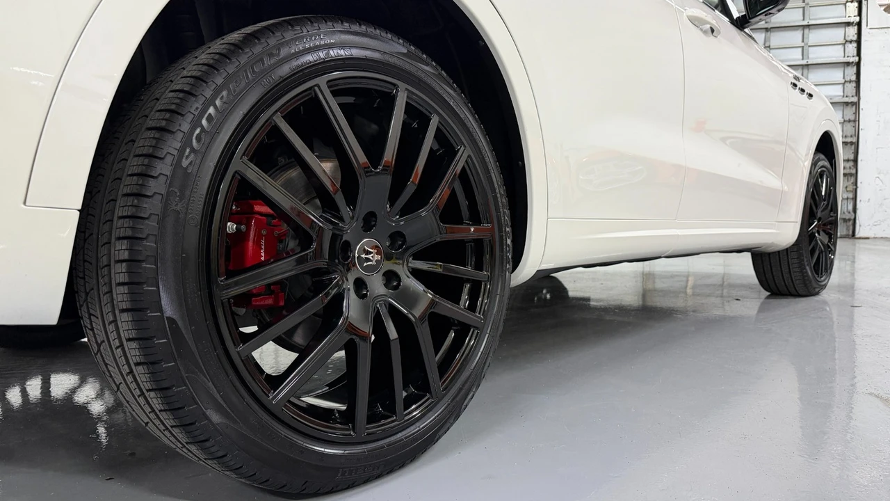 2022 Maserati Levante - Image 9 of 31