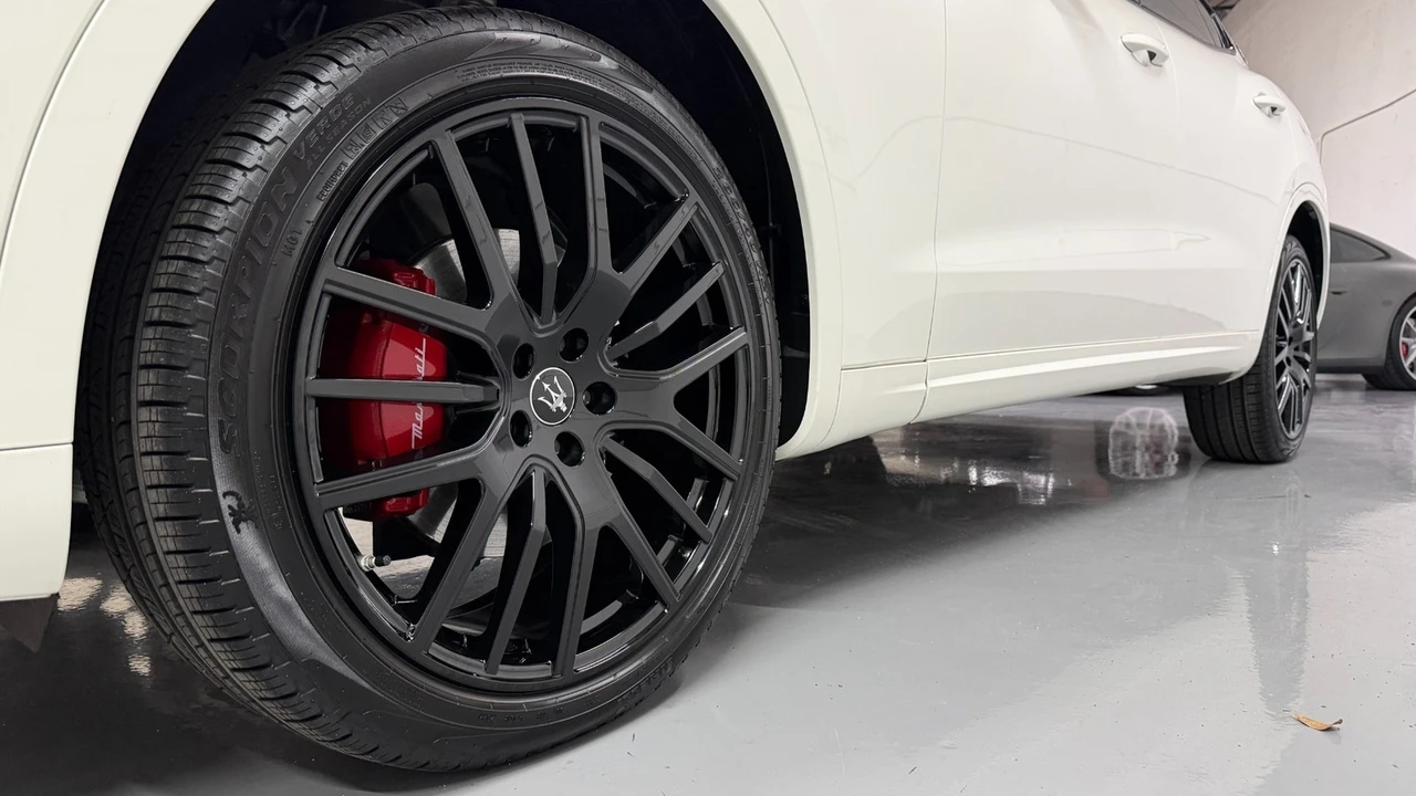 2022 Maserati Levante - Image 22 of 31