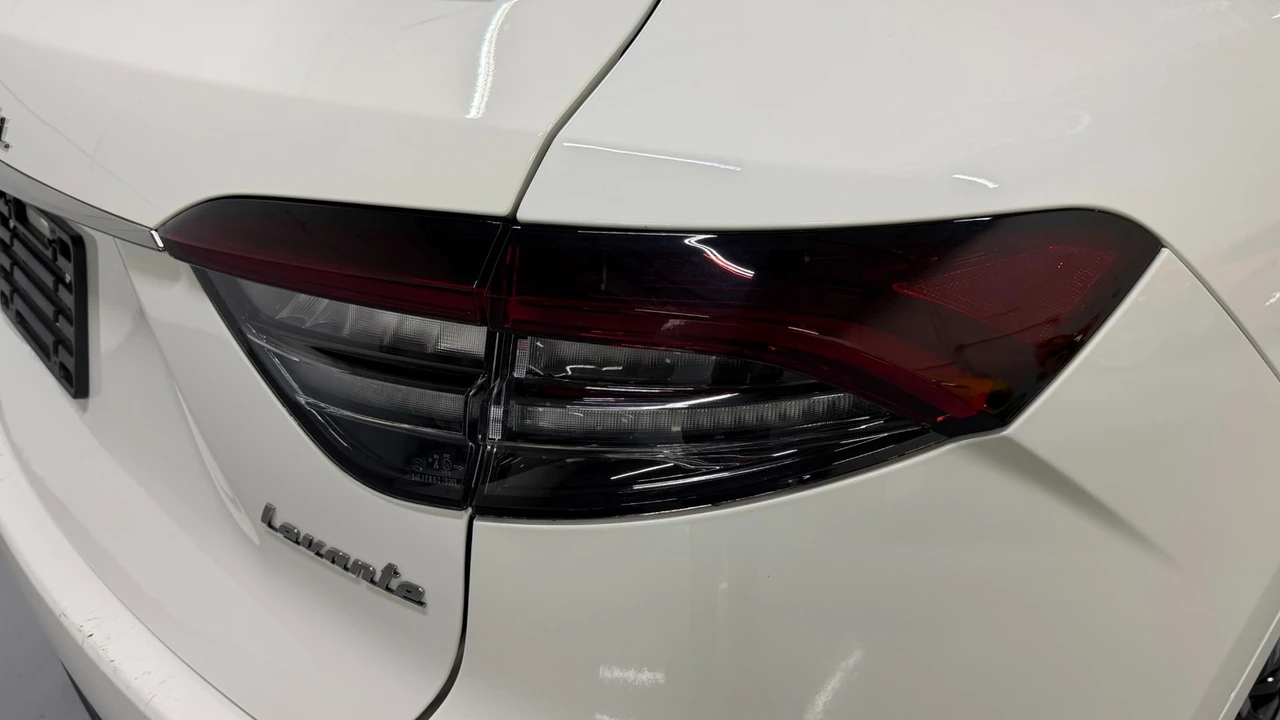 2022 Maserati Levante - Image 12 of 31