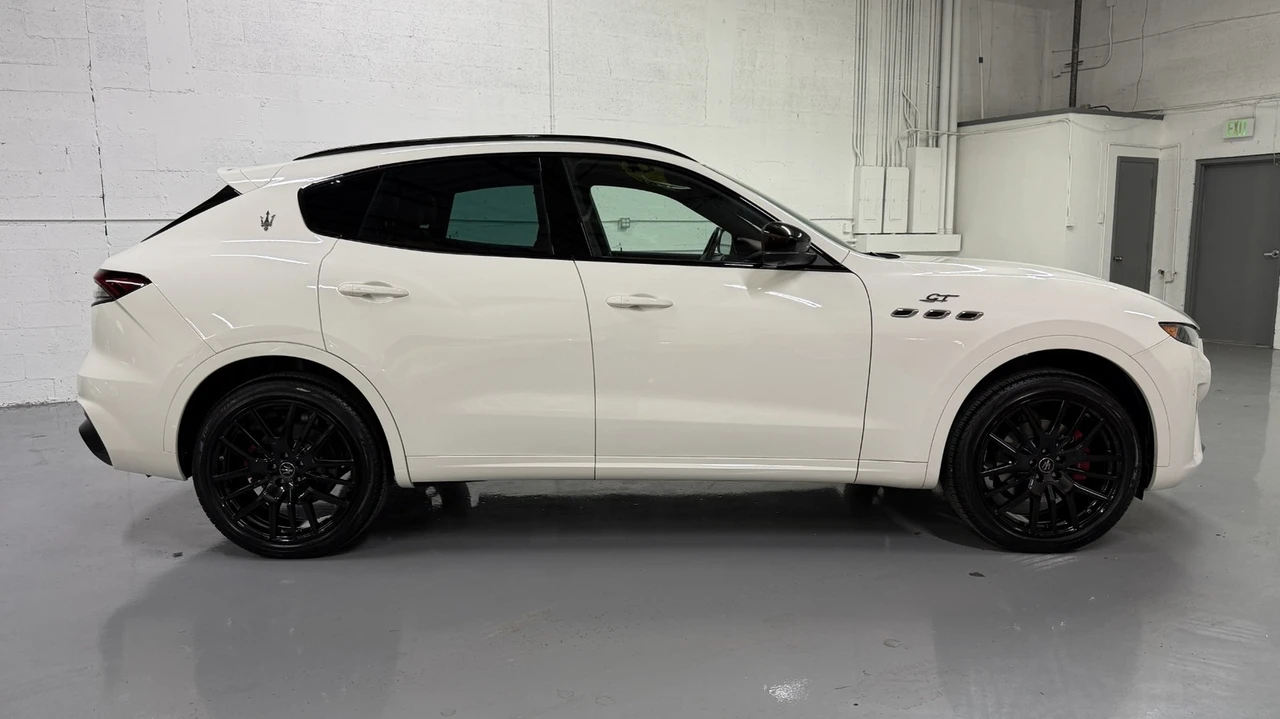 2022 Maserati Levante - Image 8 of 31