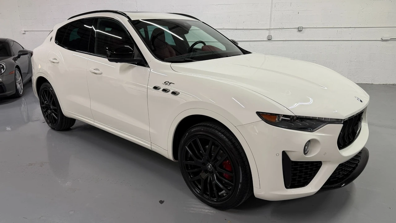 2022 Maserati Levante - Image 2 of 31