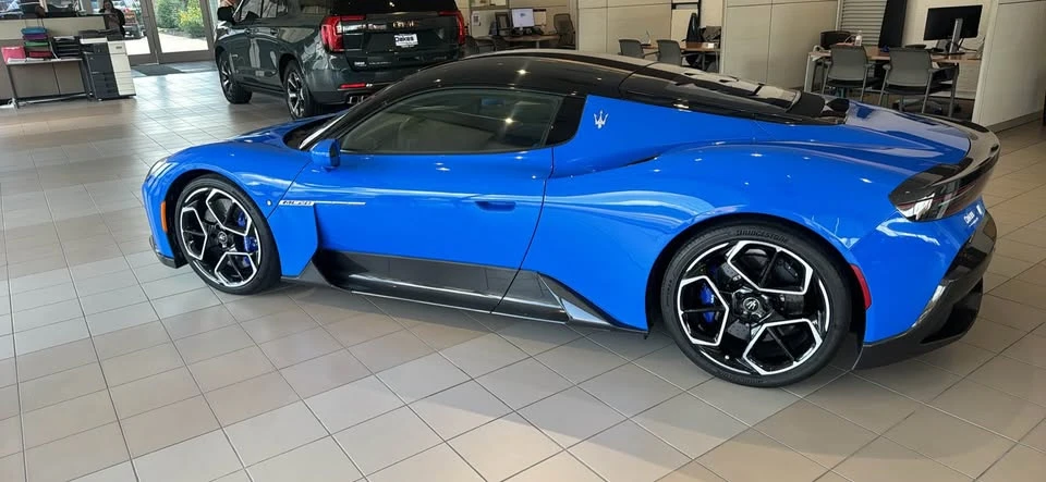 2022 Maserati MC20 - Image 2 of 19