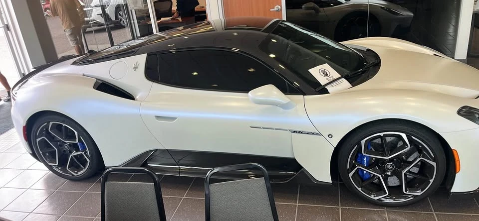 2022 Maserati MC20 - Image 2 of 16