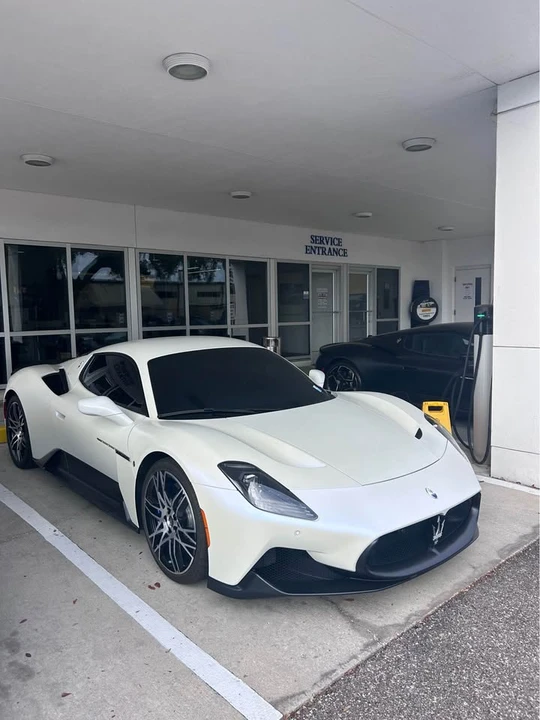 2022 Maserati - Image 2 of 6