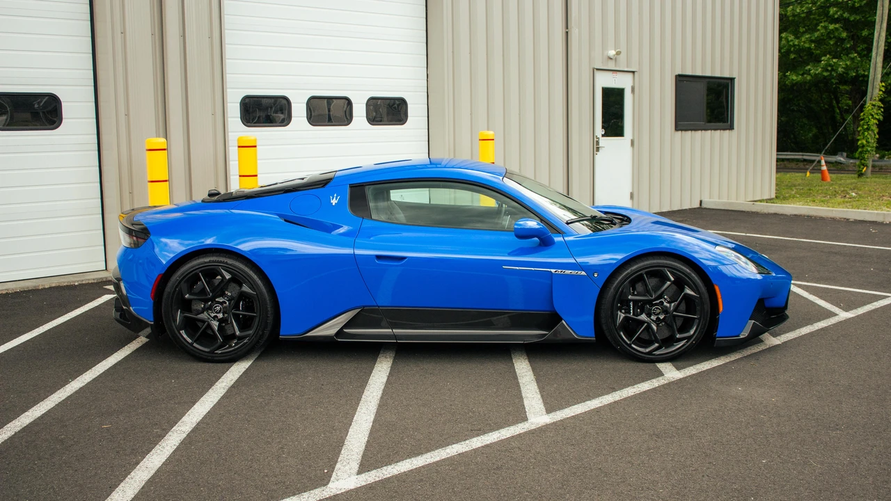 2022 Maserati MC20 - Image 27 of 31