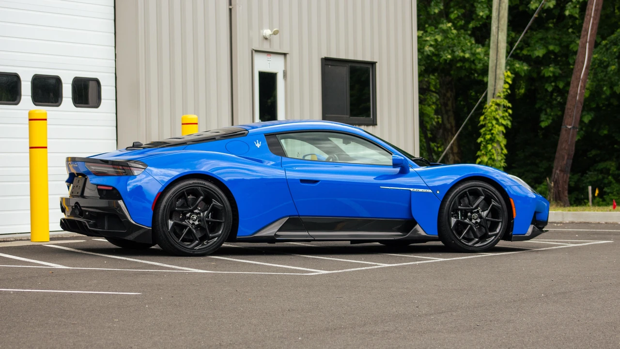 2022 Maserati MC20 - Image 25 of 31