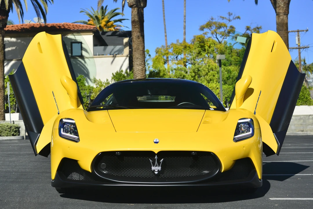 2022 Maserati MC20 - Image 2 of 31
