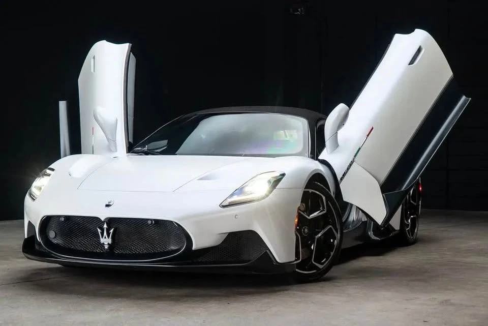 2022 Maserati MC20 - Image 2 of 10