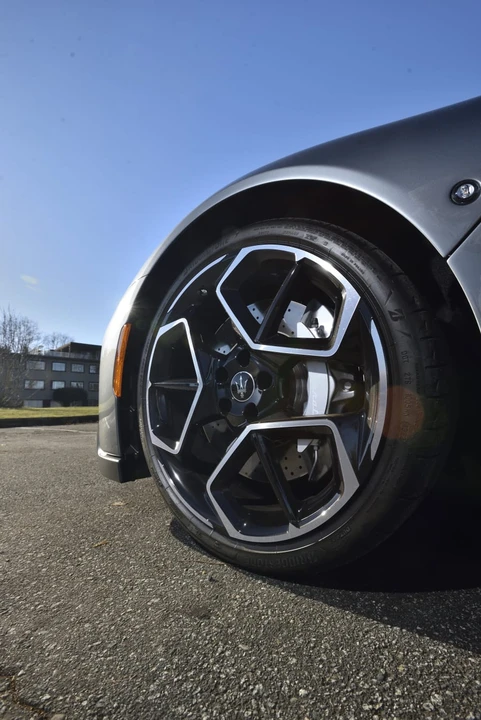 2022 Maserati MC20 - Image 18 of 31