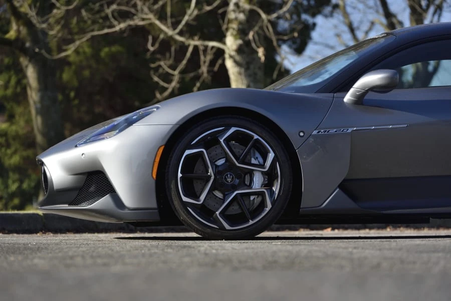 2022 Maserati MC20 - Image 17 of 31