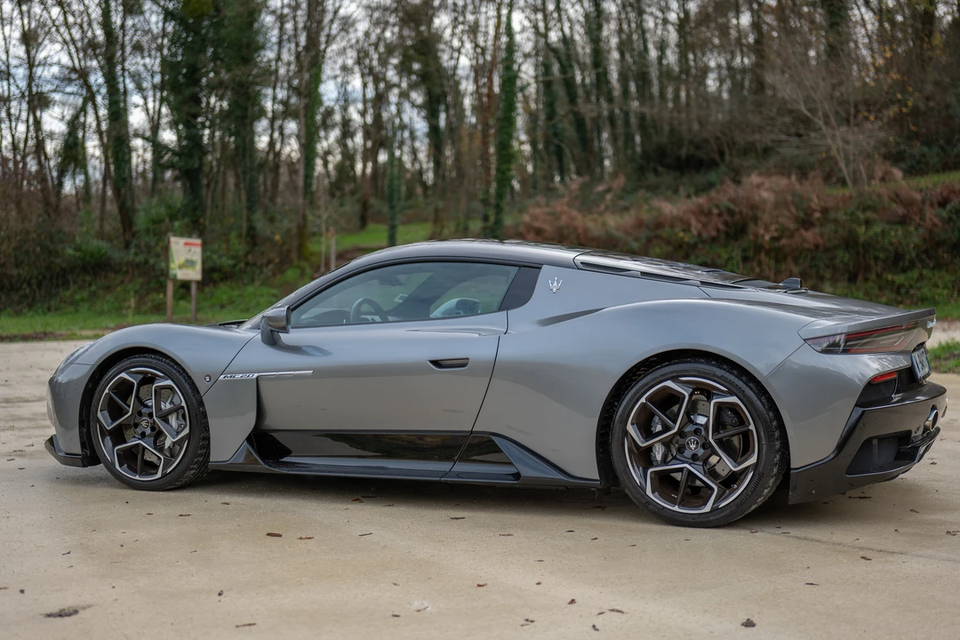 2021 Maserati MC20 - Image 11 of 31