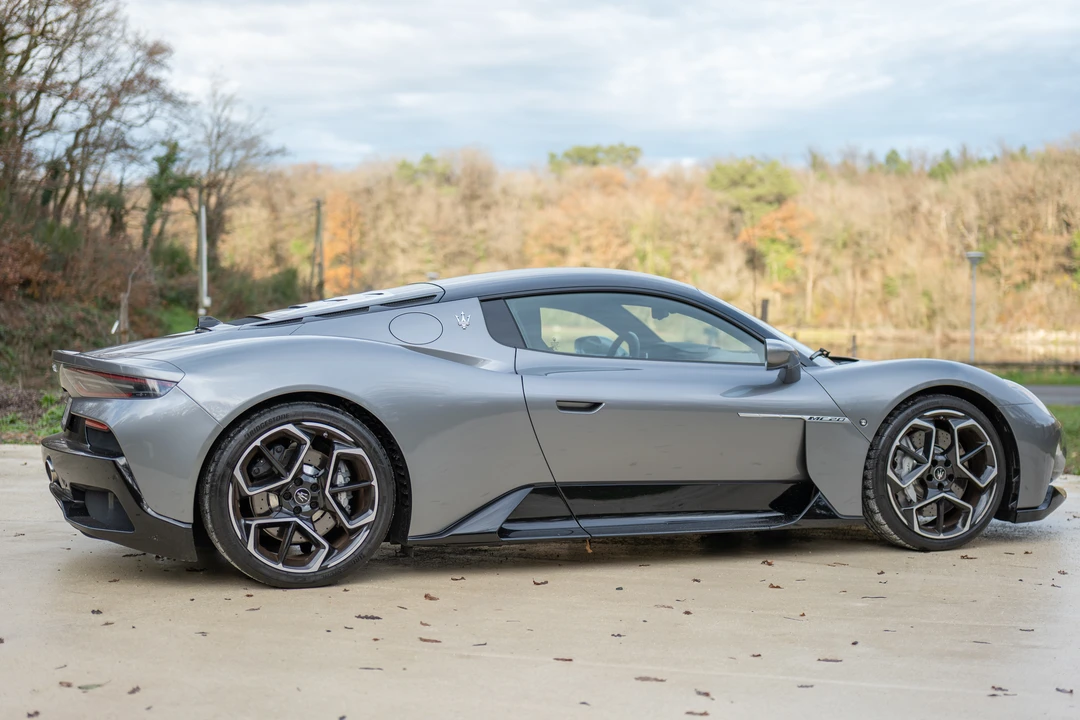 2021 Maserati MC20 - Image 14 of 31