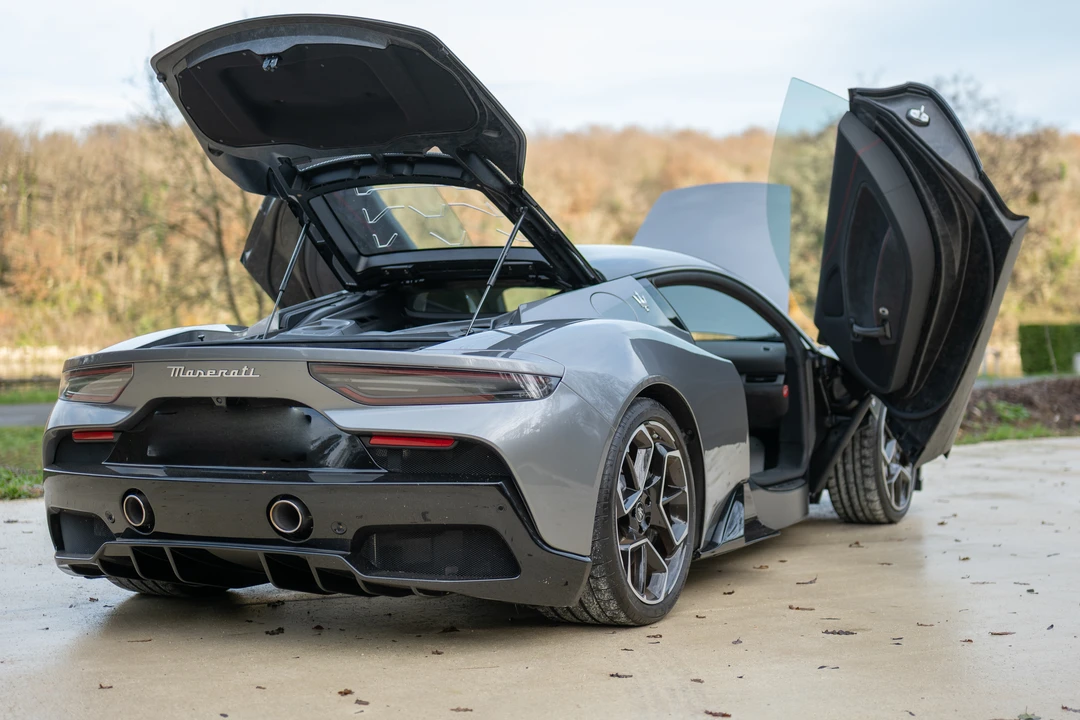 2021 Maserati MC20 - Image 17 of 31