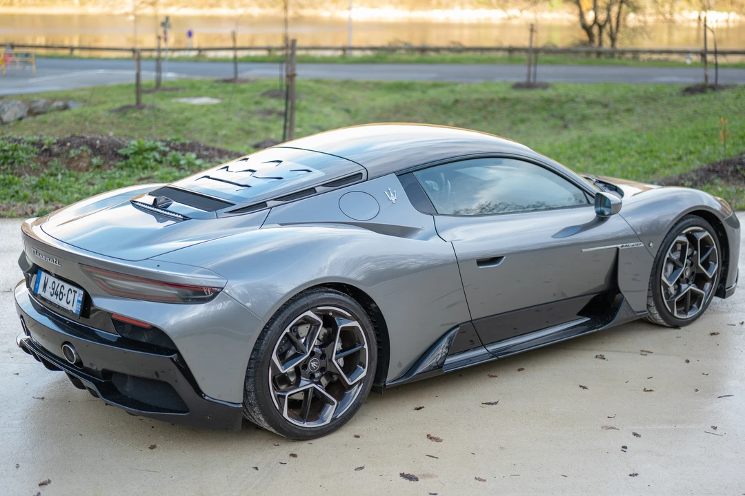 2021 Maserati MC20 - Image 23 of 31