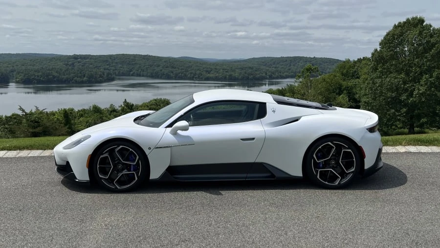 2022 Maserati MC20 - Image 2 of 26