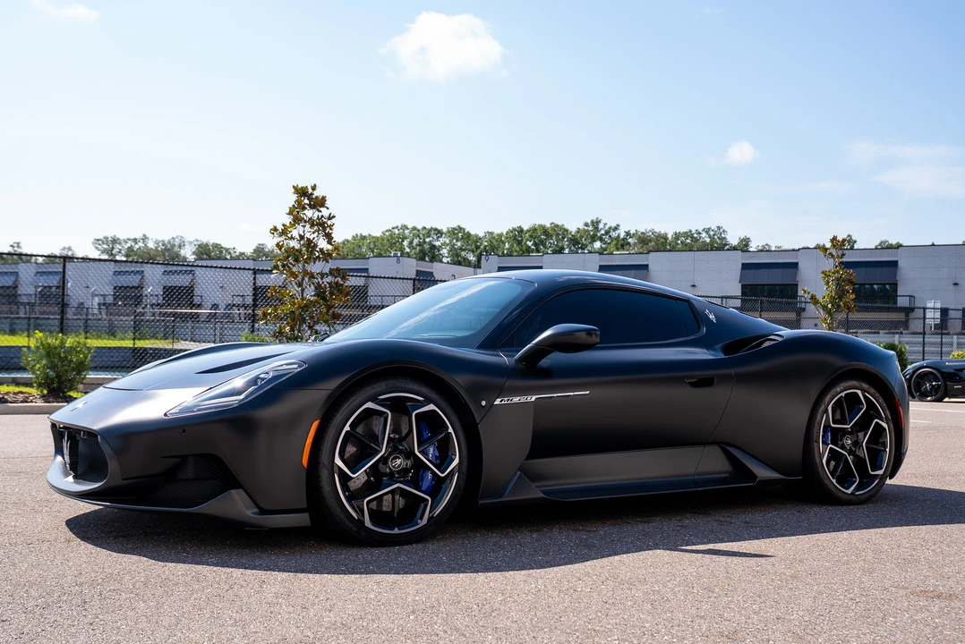 2022 Maserati MC20 - Image 2 of 31