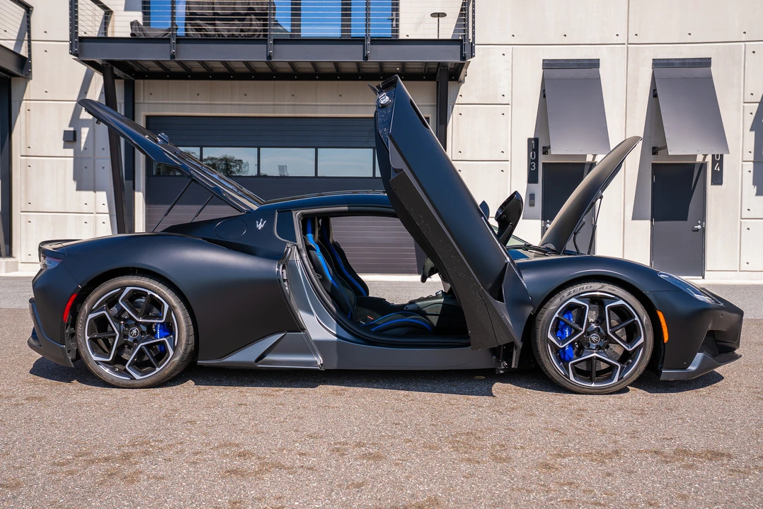 2022 Maserati MC20 - Image 16 of 31