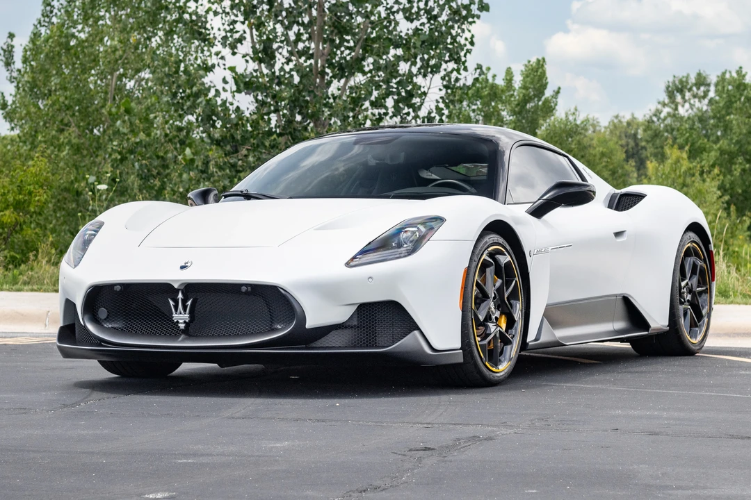 2022 Maserati MC20 - Image 2 of 31