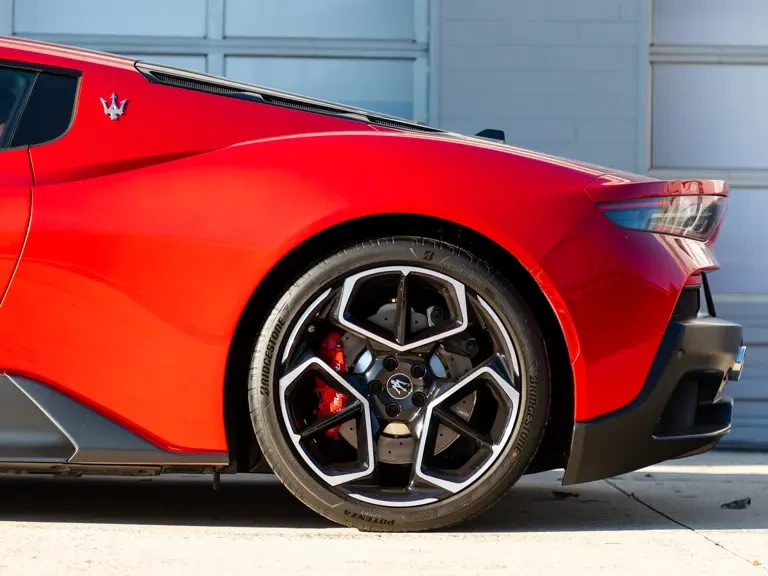 2022 Maserati MC20 - Image 14 of 31