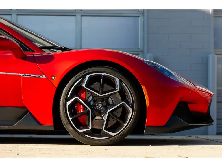 2022 Maserati MC20 - Image 17 of 31