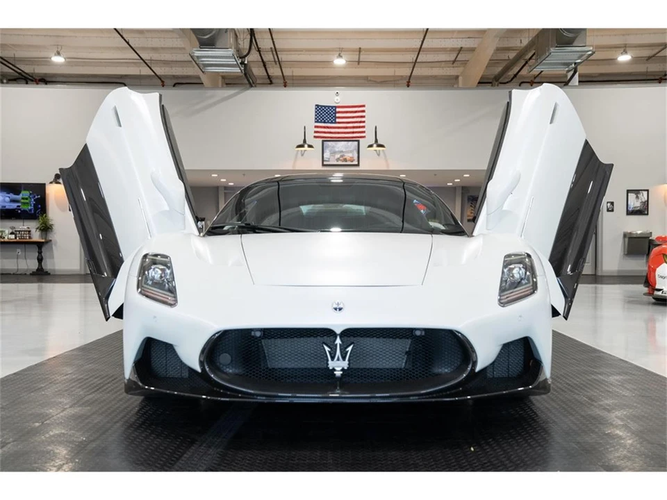 2022 Maserati MC20 - Image 17 of 31