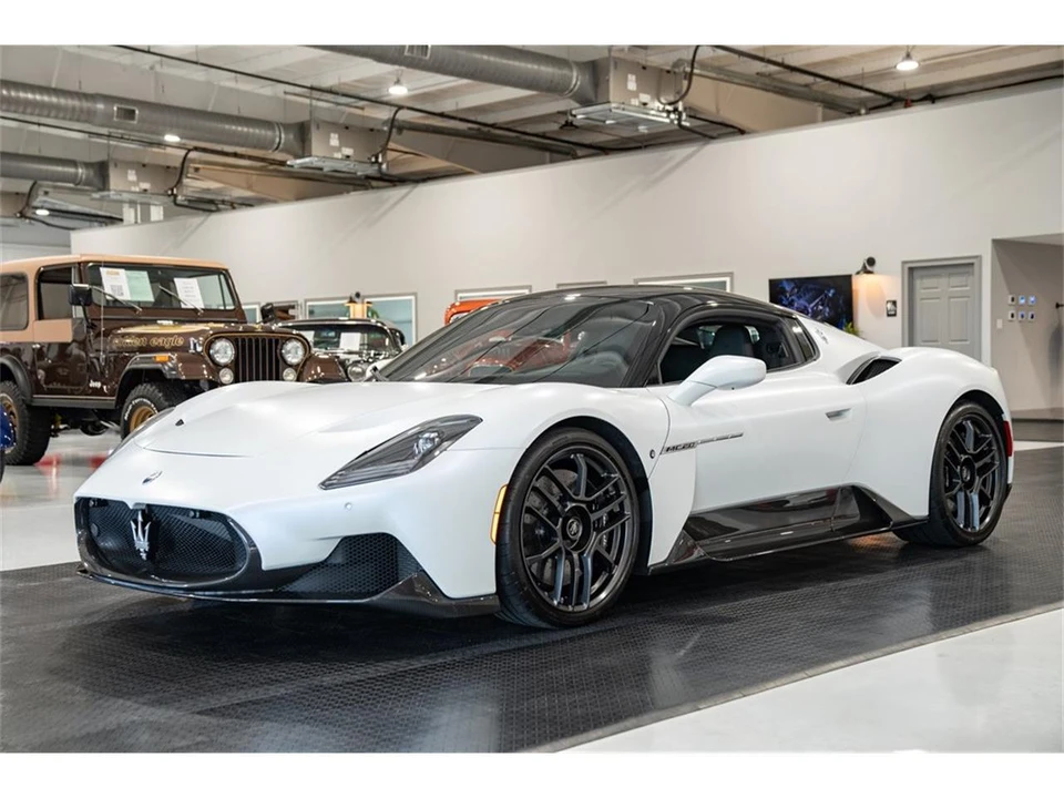 2022 Maserati MC20 - Image 2 of 31
