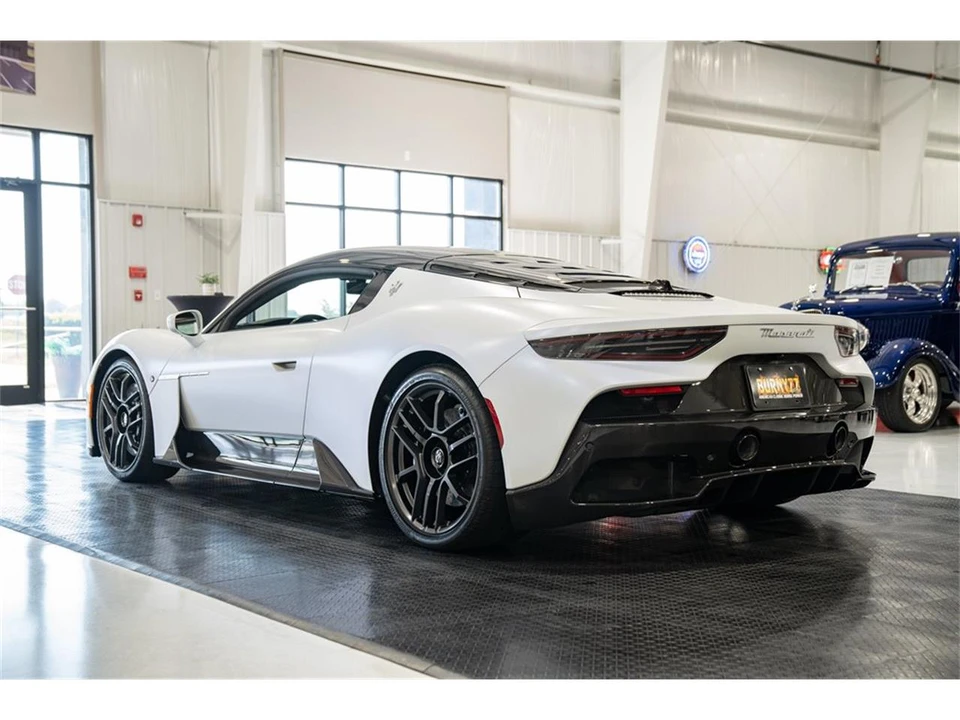 2022 Maserati MC20 - Image 7 of 31