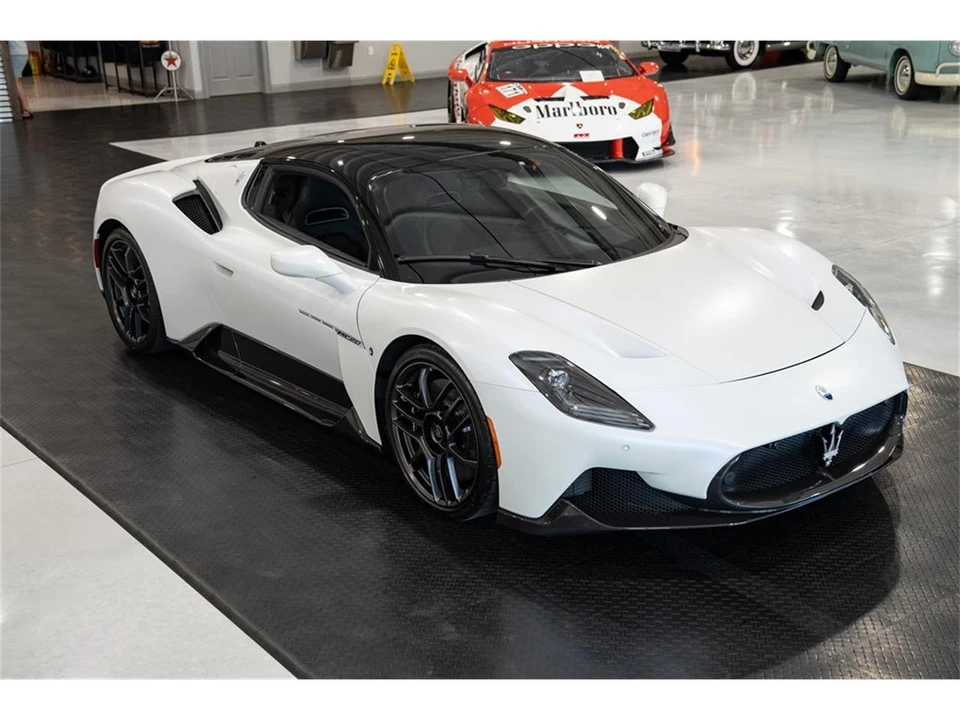 2022 Maserati MC20 - Image 16 of 31