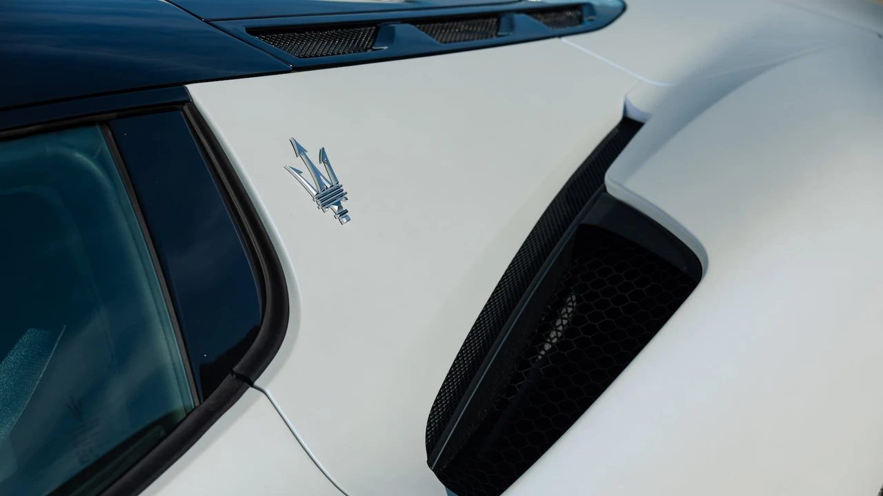 2022 Maserati MC20 - Image 9 of 31