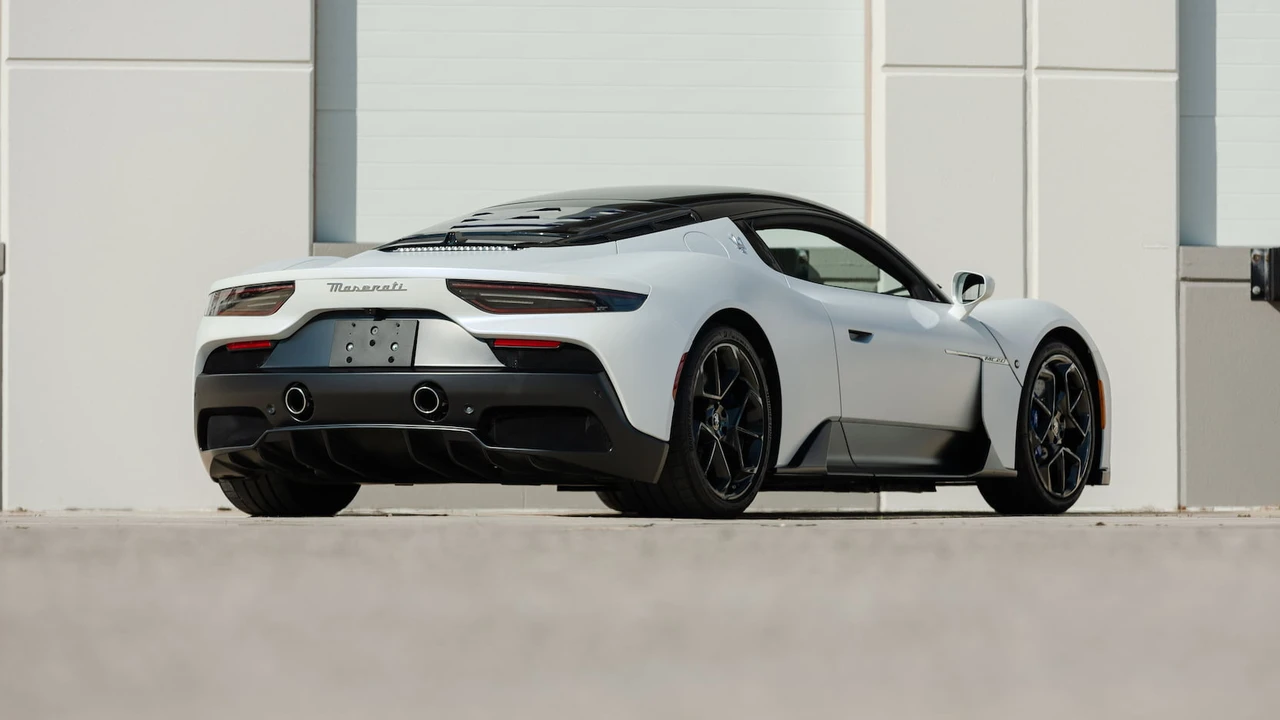 2022 Maserati MC20 - Image 13 of 31