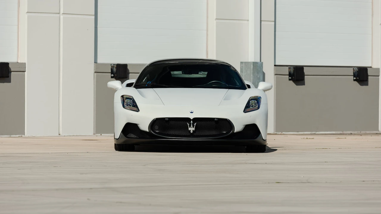 2022 Maserati MC20 - Image 14 of 31