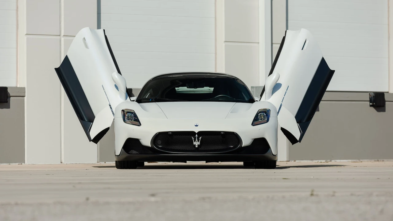 2022 Maserati MC20 - Image 15 of 31