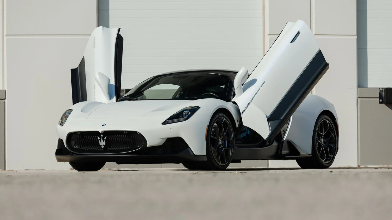 2022 Maserati MC20 - Image 17 of 31