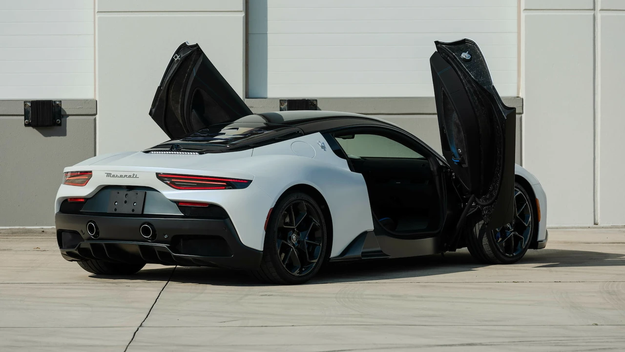 2022 Maserati MC20 - Image 18 of 31