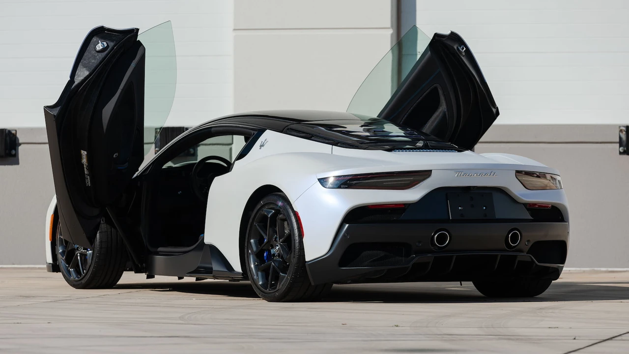 2022 Maserati MC20 - Image 19 of 31