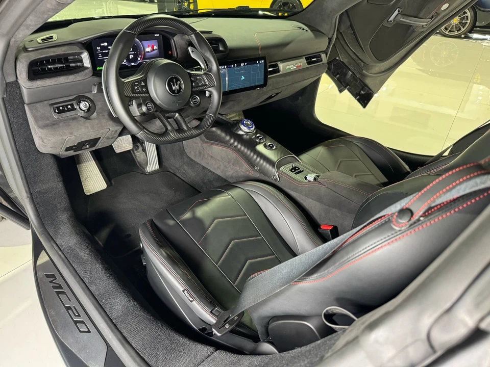 2022 Maserati MC20 - Image 17 of 21