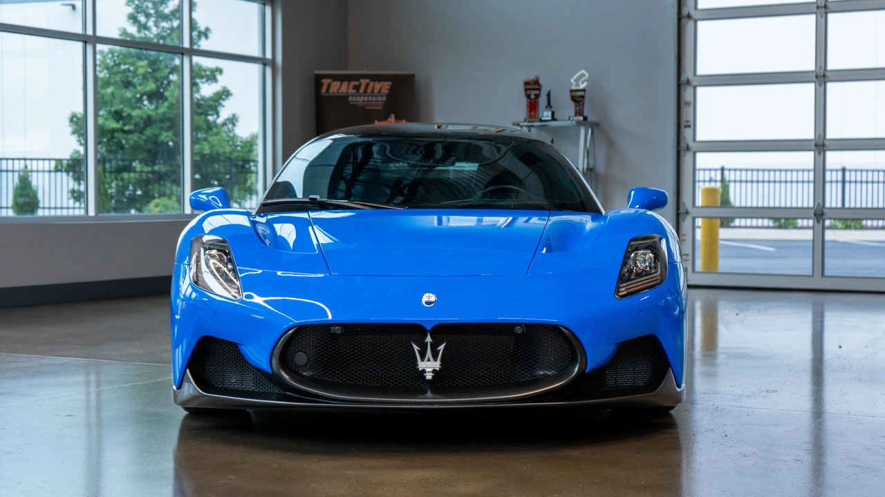 2022 Maserati MC20 - Image 2 of 31