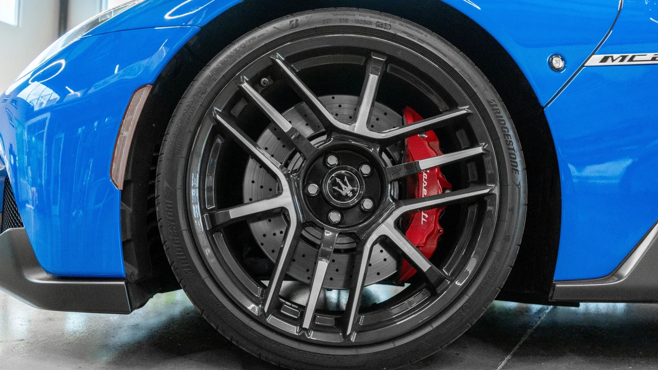 2022 Maserati MC20 - Image 29 of 31