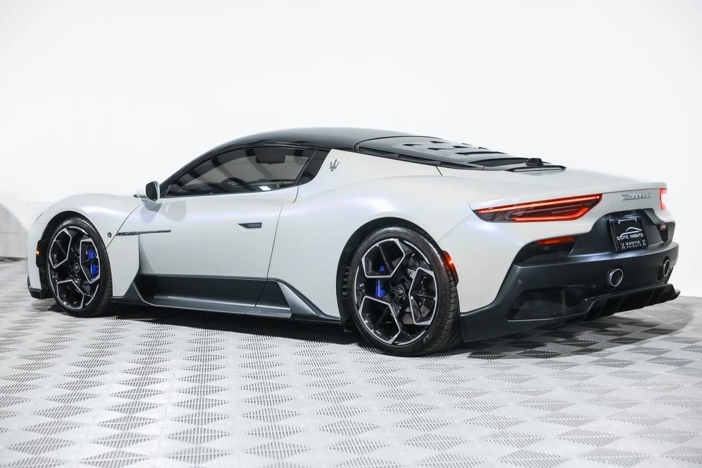 2022 Maserati MC20 - Image 16 of 21