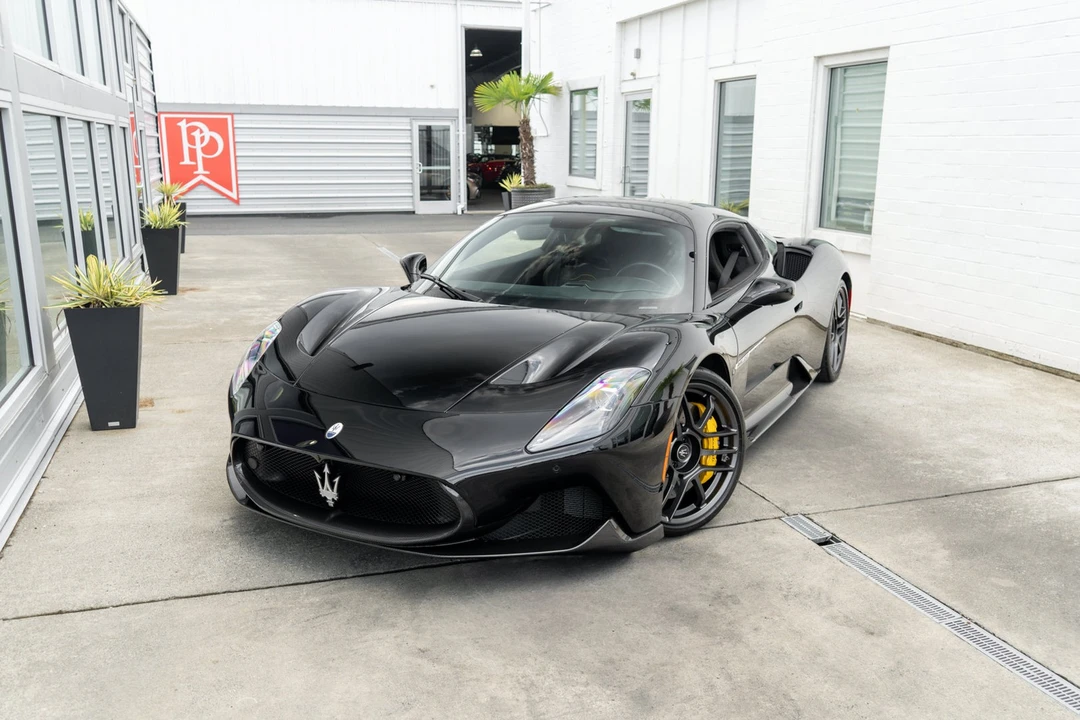 2022 Maserati MC20 - Image 2 of 31