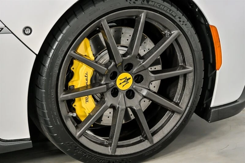 2022 Maserati MC20 - Image 16 of 31