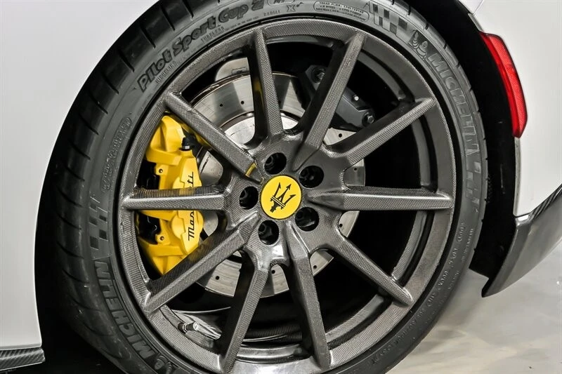 2022 Maserati MC20 - Image 14 of 31
