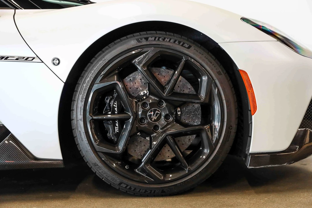 2022 Maserati MC20 - Image 19 of 31
