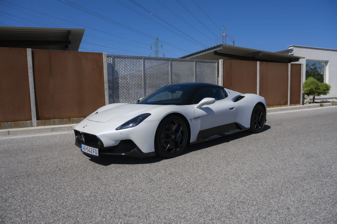 2022 Maserati MC20 - Image 3 of 31