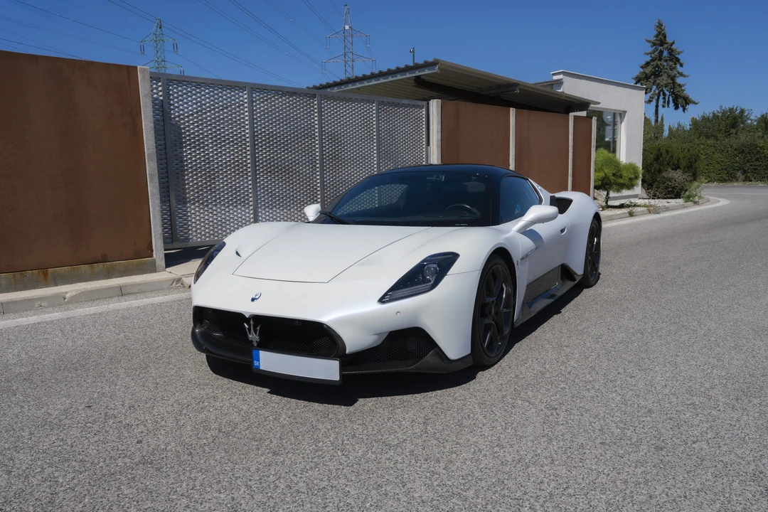 2022 Maserati MC20 - Image 9 of 31
