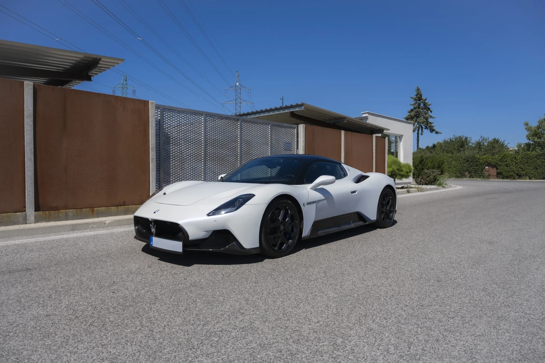2022 Maserati MC20 - Image 11 of 31