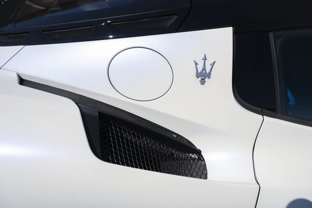 2022 Maserati MC20 - Image 19 of 31