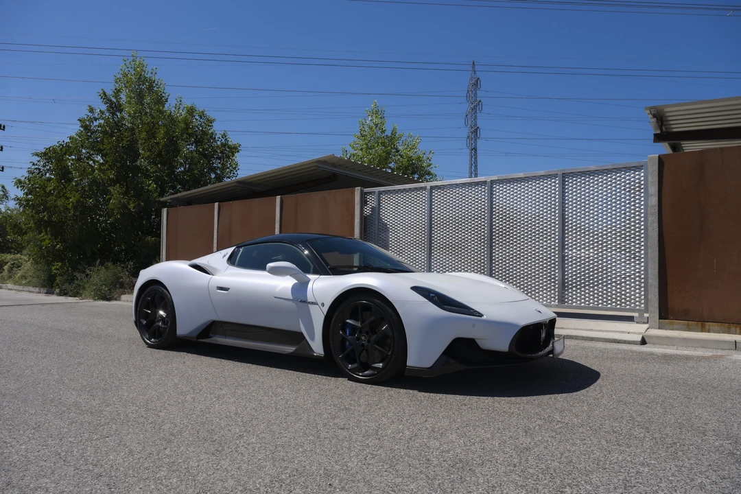 2022 Maserati MC20 - Image 7 of 31