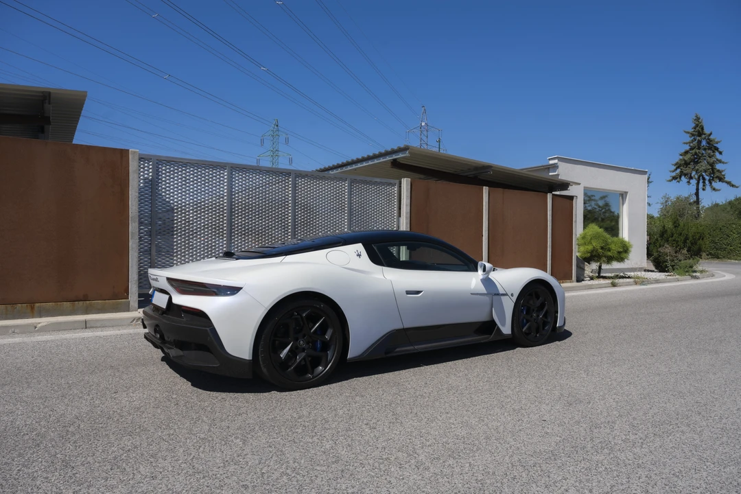 2022 Maserati MC20 - Image 6 of 31