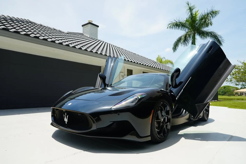 2022 Maserati MC20 - Image 2 of 18